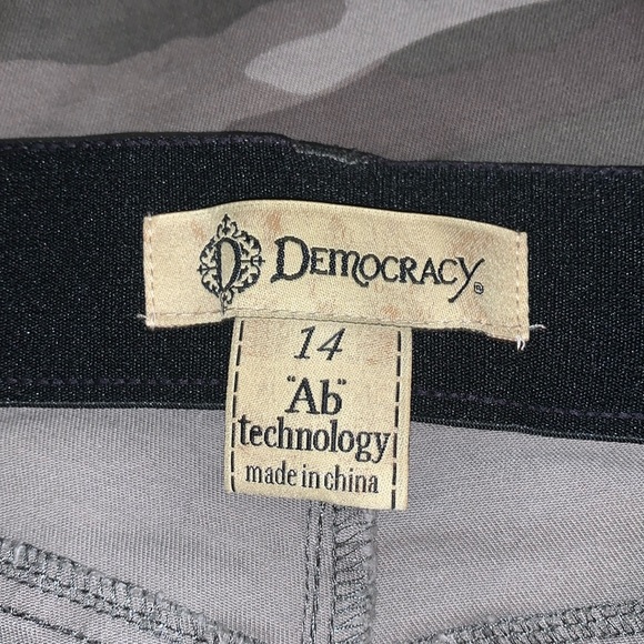 Democracy Jeans - Picture 3 of 7
